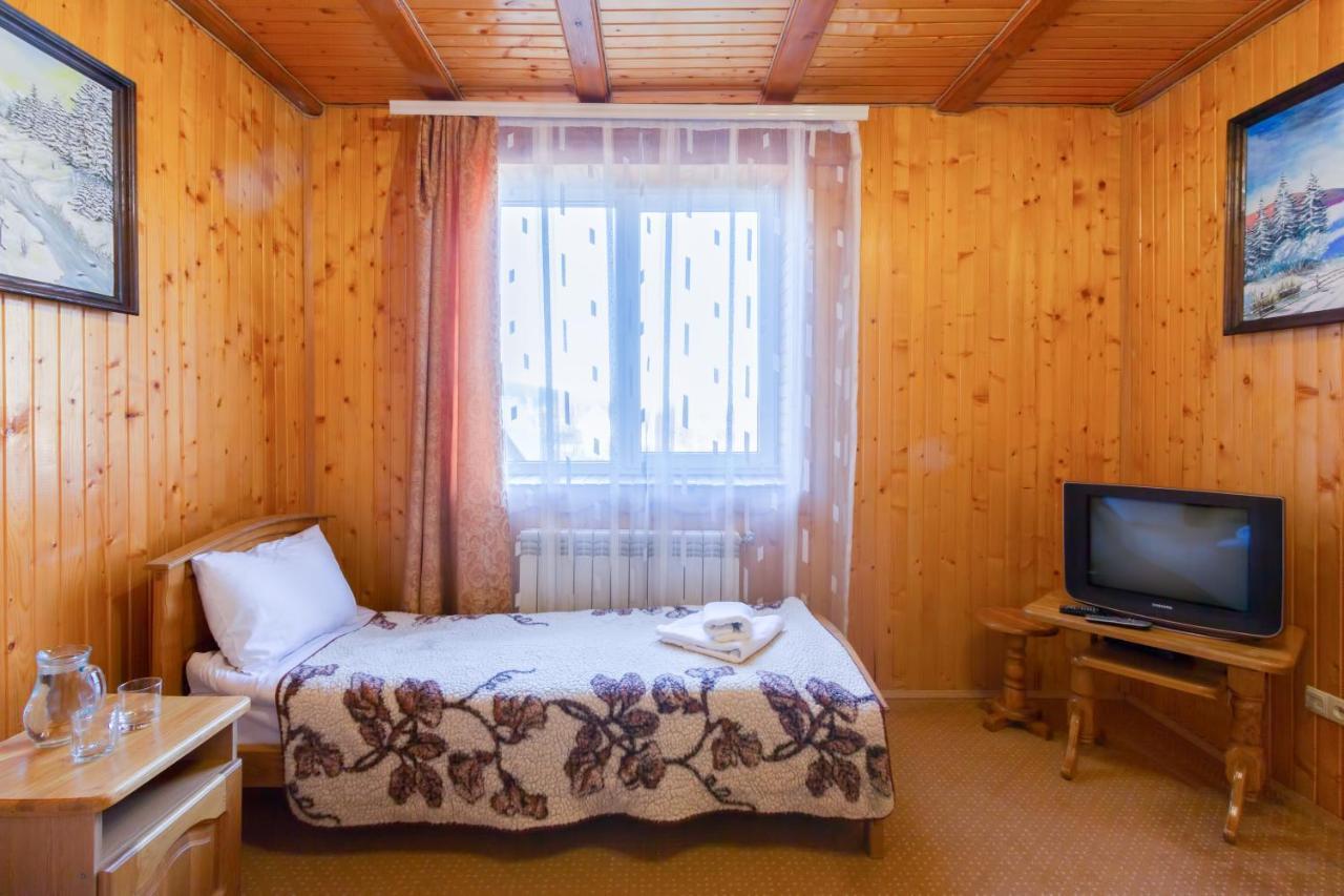 Hotel У Мар'Яни І Назара Jaremče Esterno foto