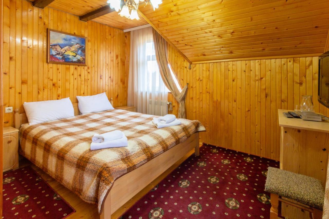 Hotel У Мар'Яни І Назара Jaremče Esterno foto