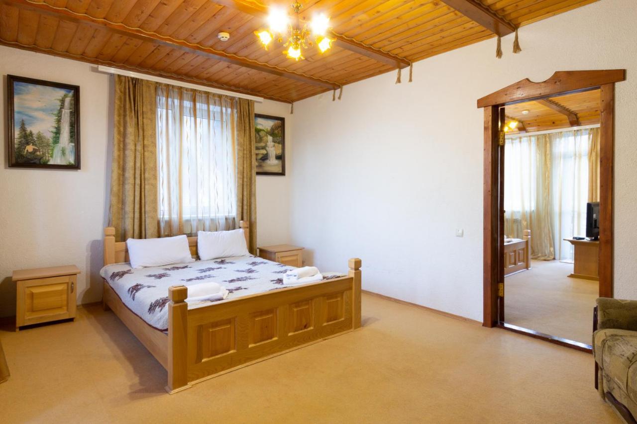 Hotel У Мар'Яни І Назара Jaremče Esterno foto