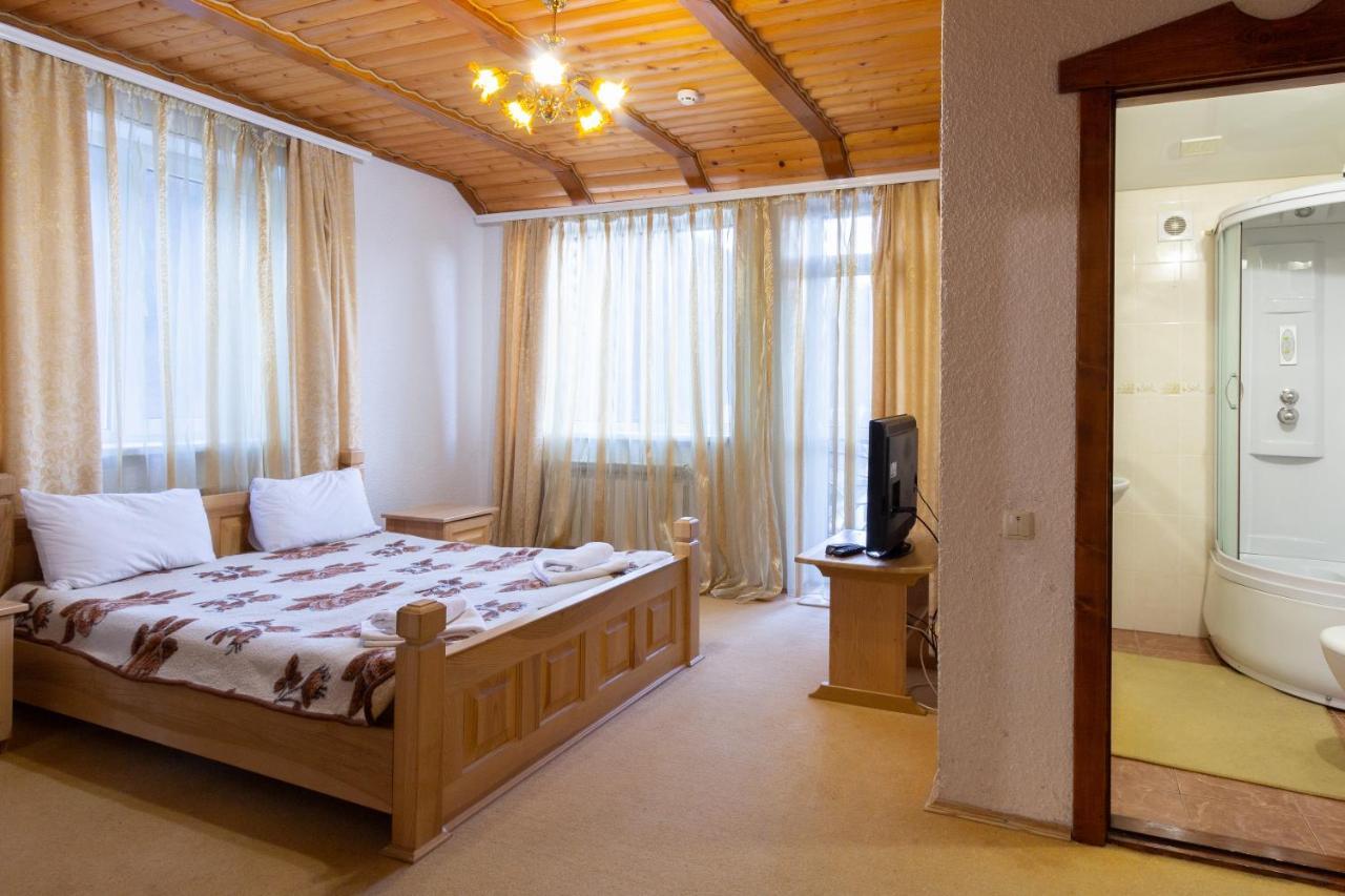 Hotel У Мар'Яни І Назара Jaremče Esterno foto